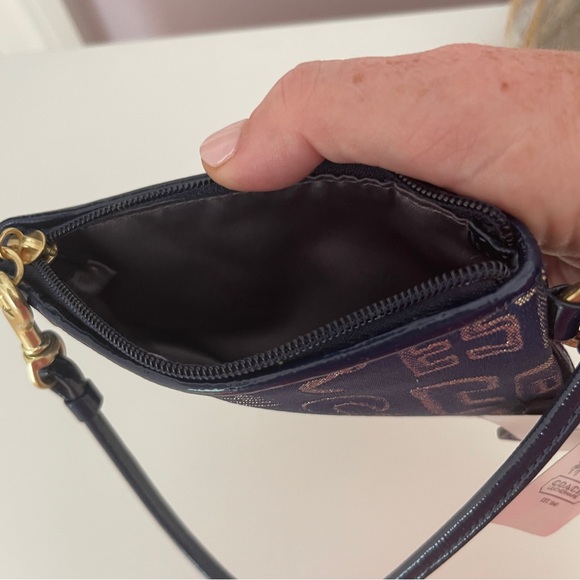 Coach- NWT vintage Poppy Wristlet - Navy/Gold - Picture 6 of 6